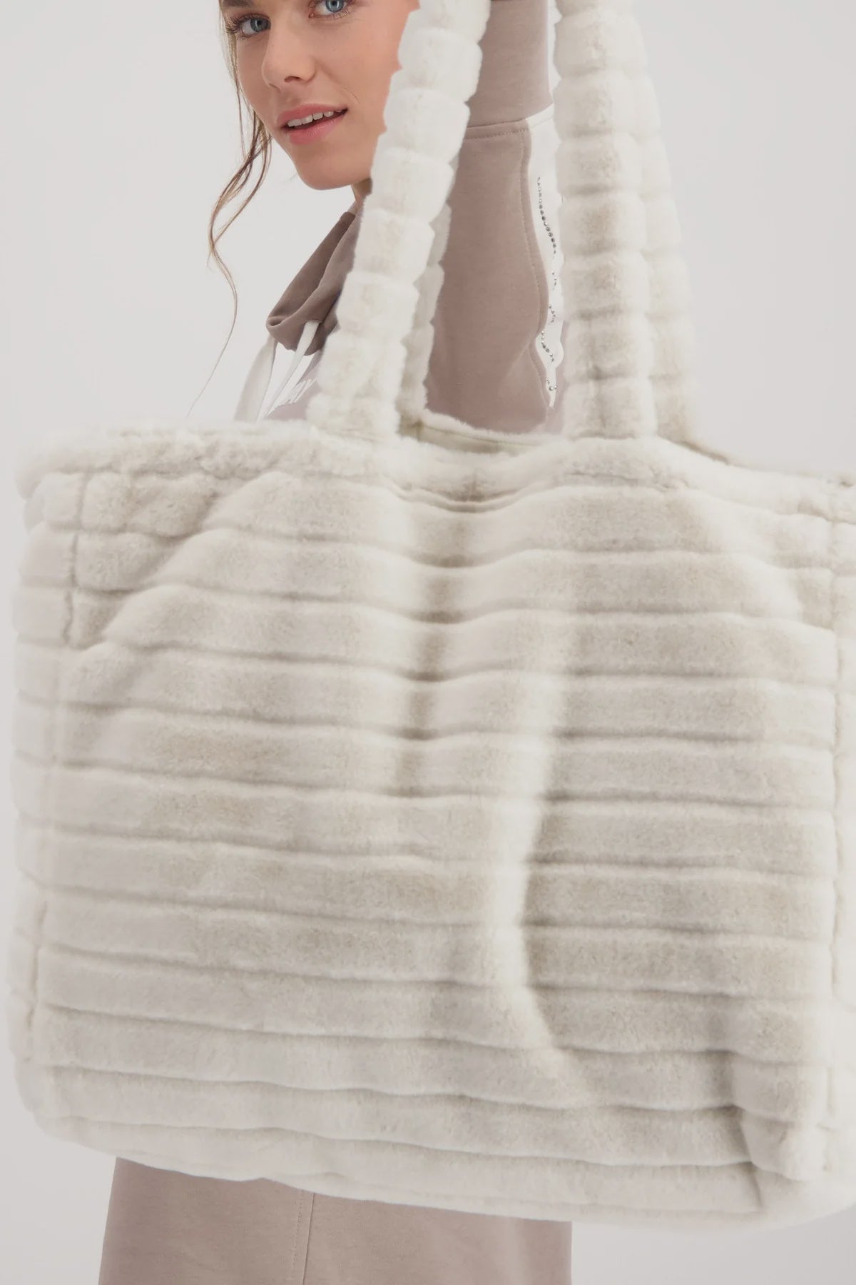 Monari Blend Fur Bag / Weekender - Off White