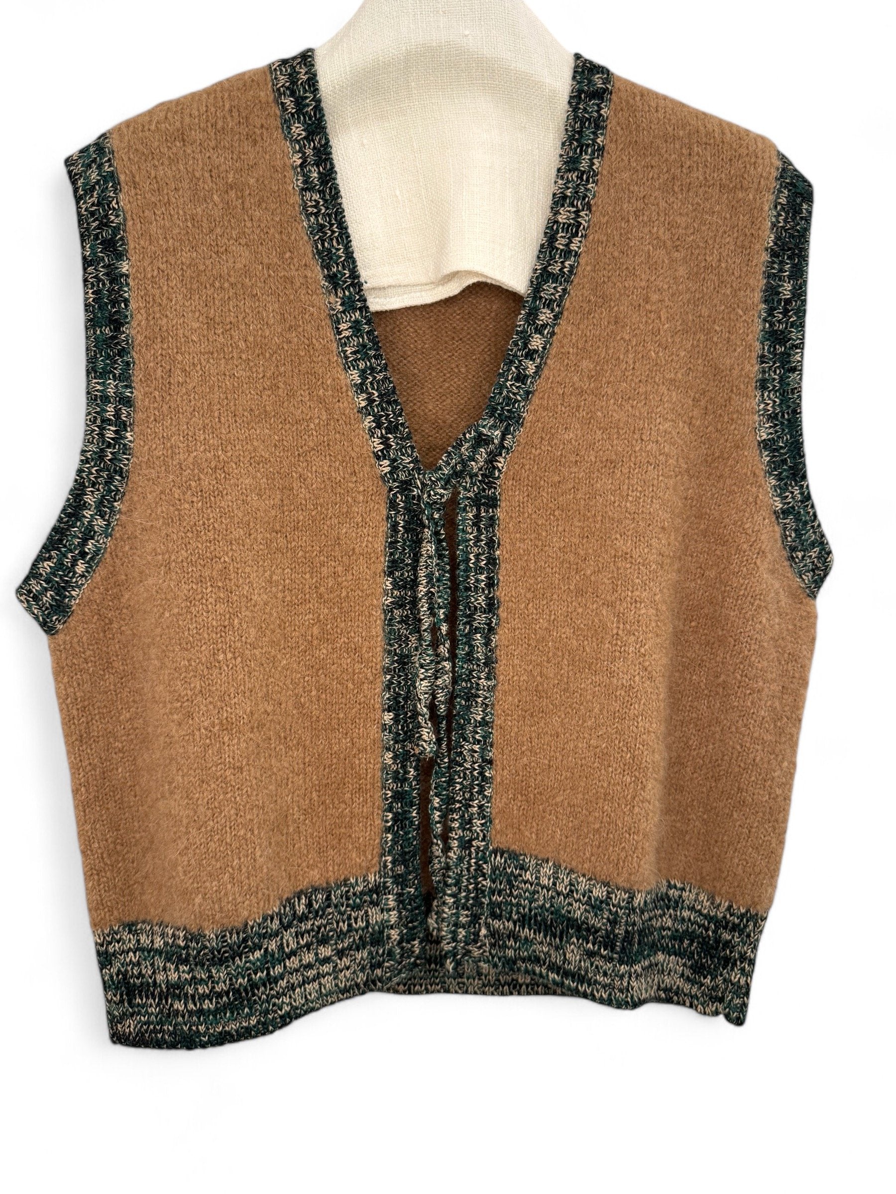 Leon & Harper Milly SS Cardigan / Vest - Beige