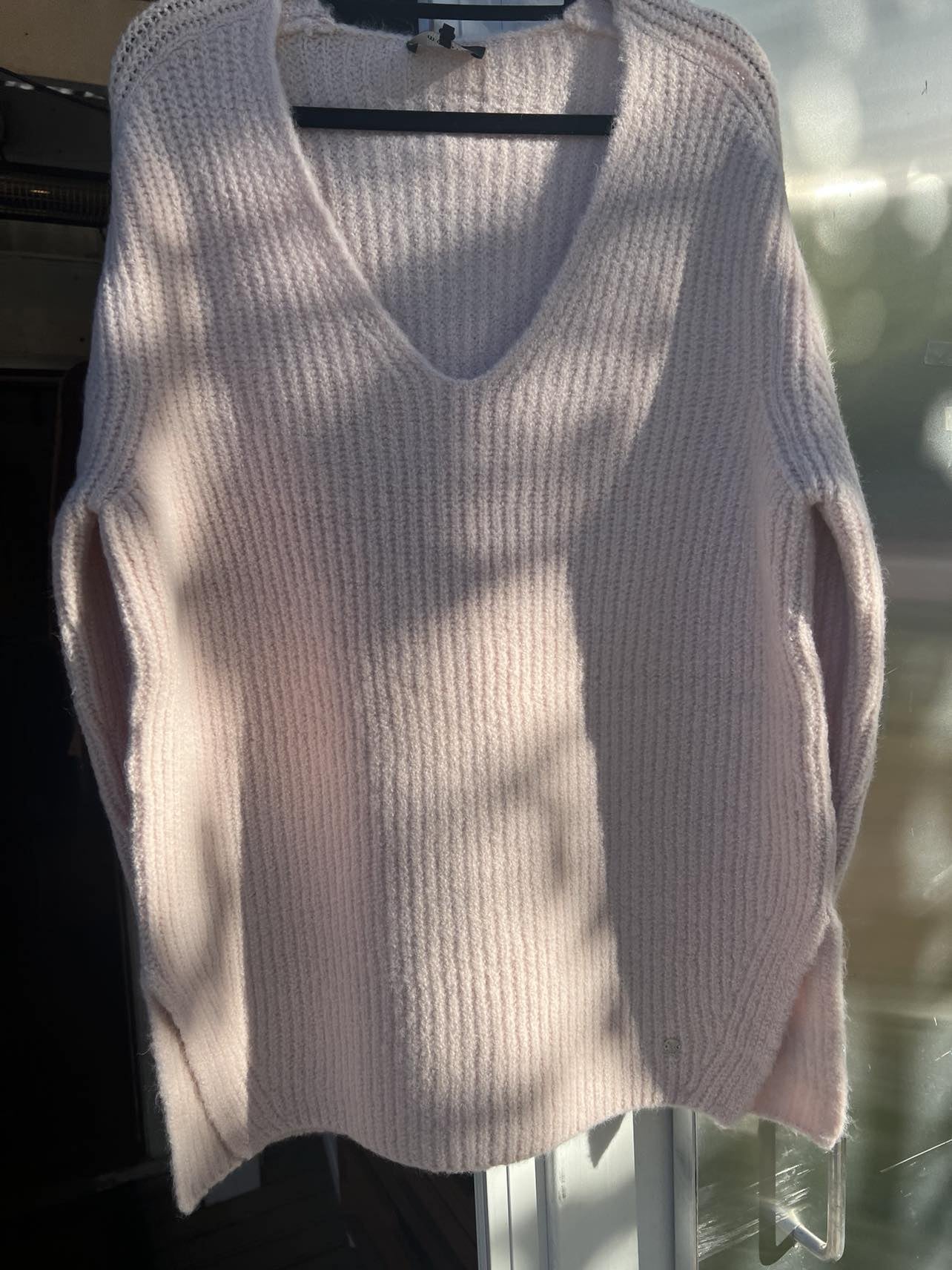 Monari V-Neck Seamless Fleece Sweater - Lychee 806649