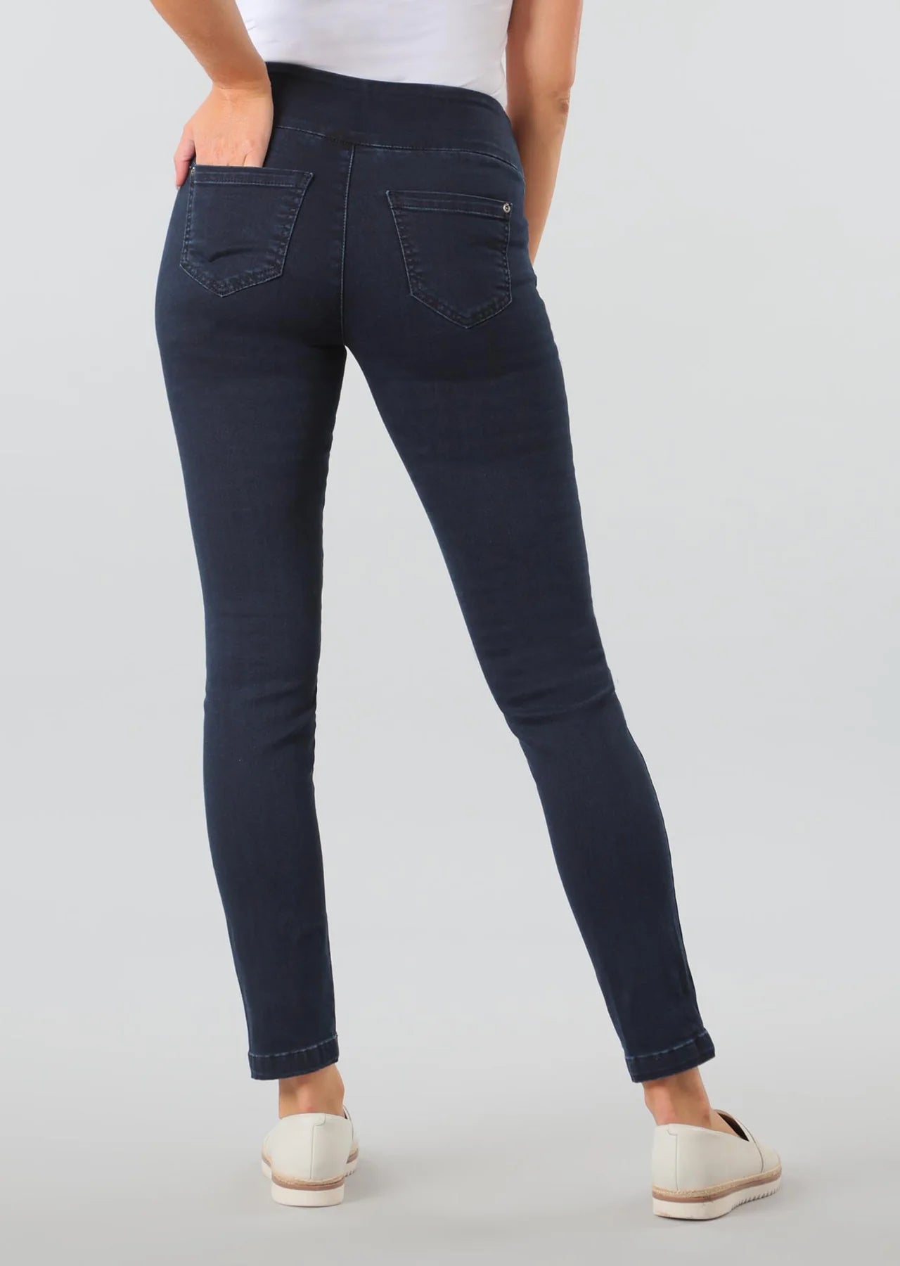 Lisette Jeans - Pull on in Blue Denim