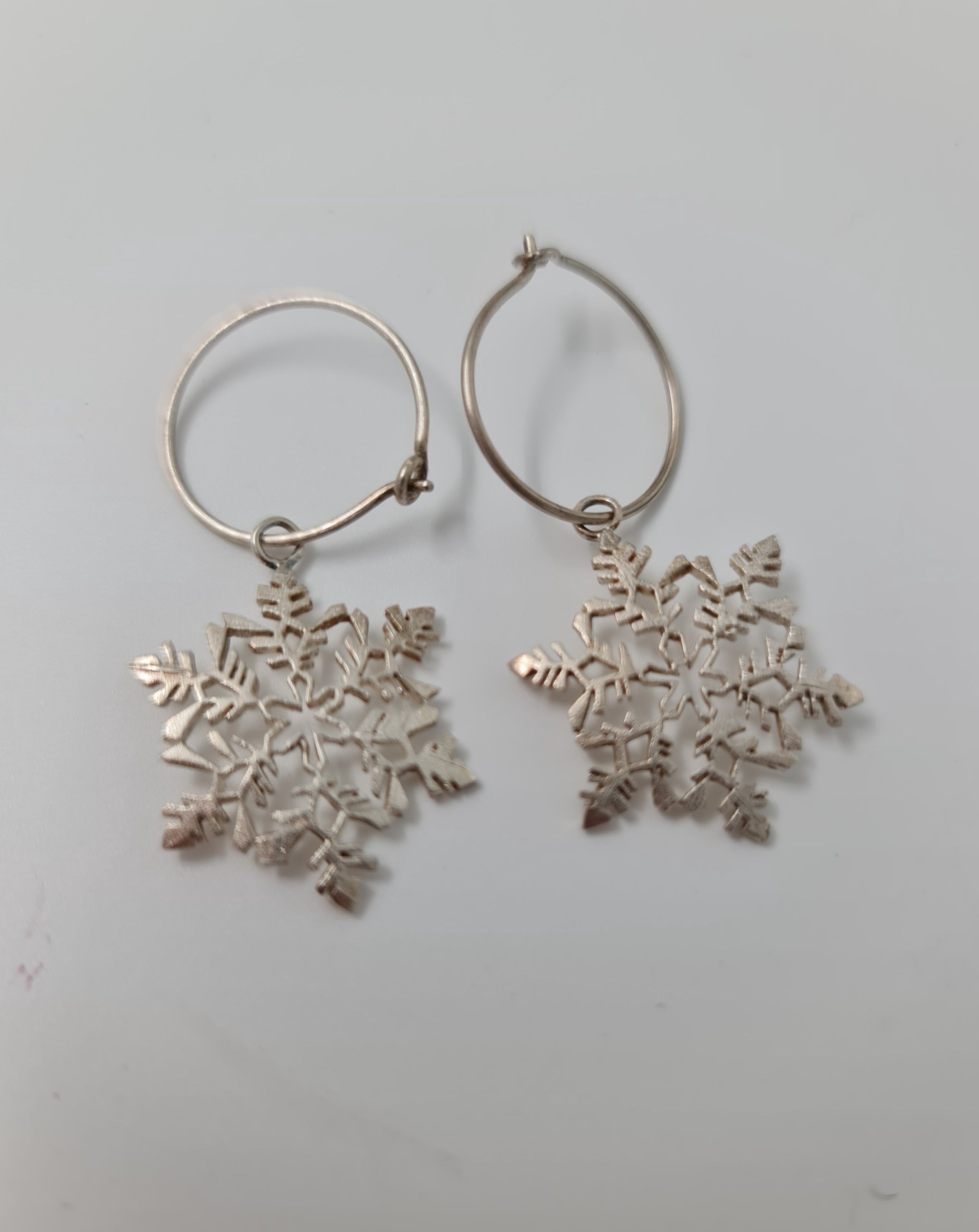 Kim Jobson Snowflakes On Hoops Earrings - Sterling Silver